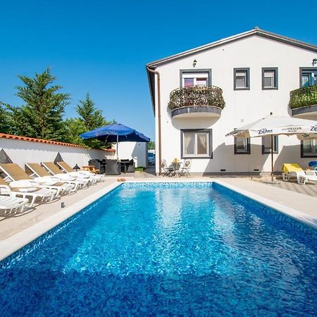 Apartments With Pool In Pula,Croatia Εξωτερικό φωτογραφία