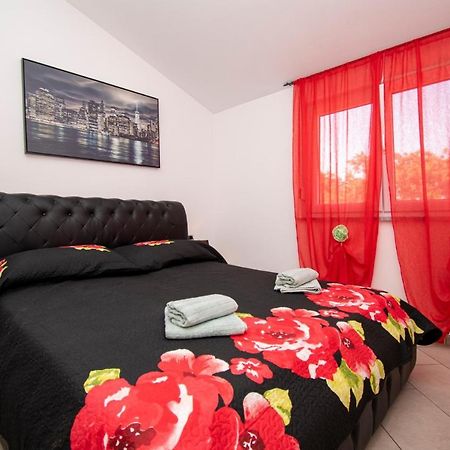 Apartments With Pool In Pula,Croatia Εξωτερικό φωτογραφία