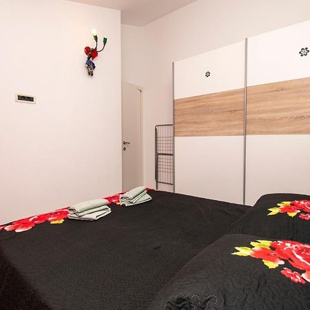 Apartments With Pool In Pula,Croatia Εξωτερικό φωτογραφία