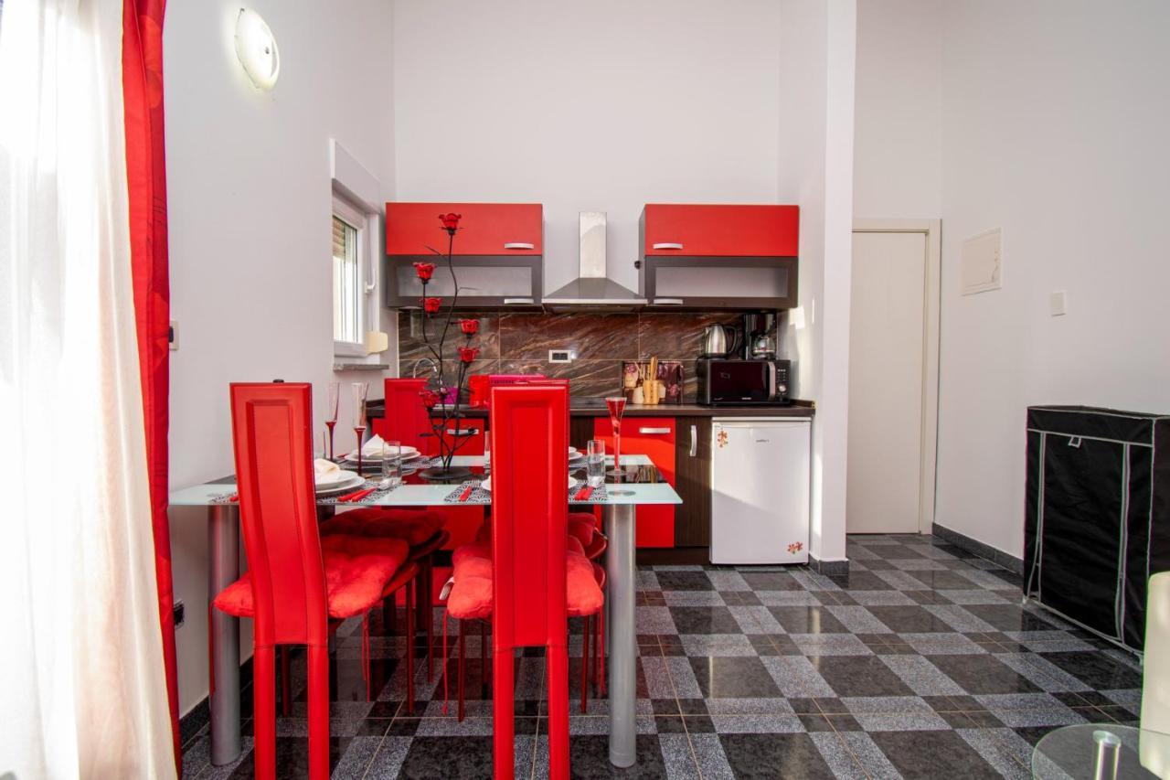 Apartments With Pool In Pula,Croatia Εξωτερικό φωτογραφία