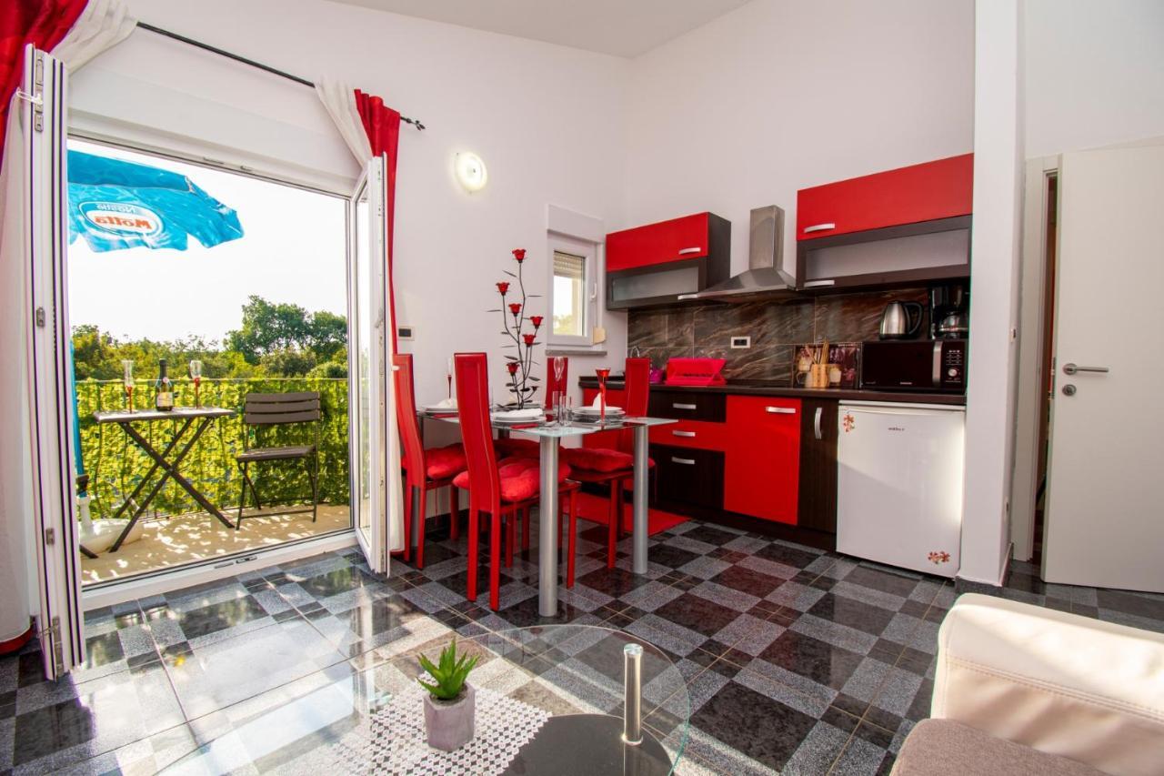 Apartments With Pool In Pula,Croatia Εξωτερικό φωτογραφία