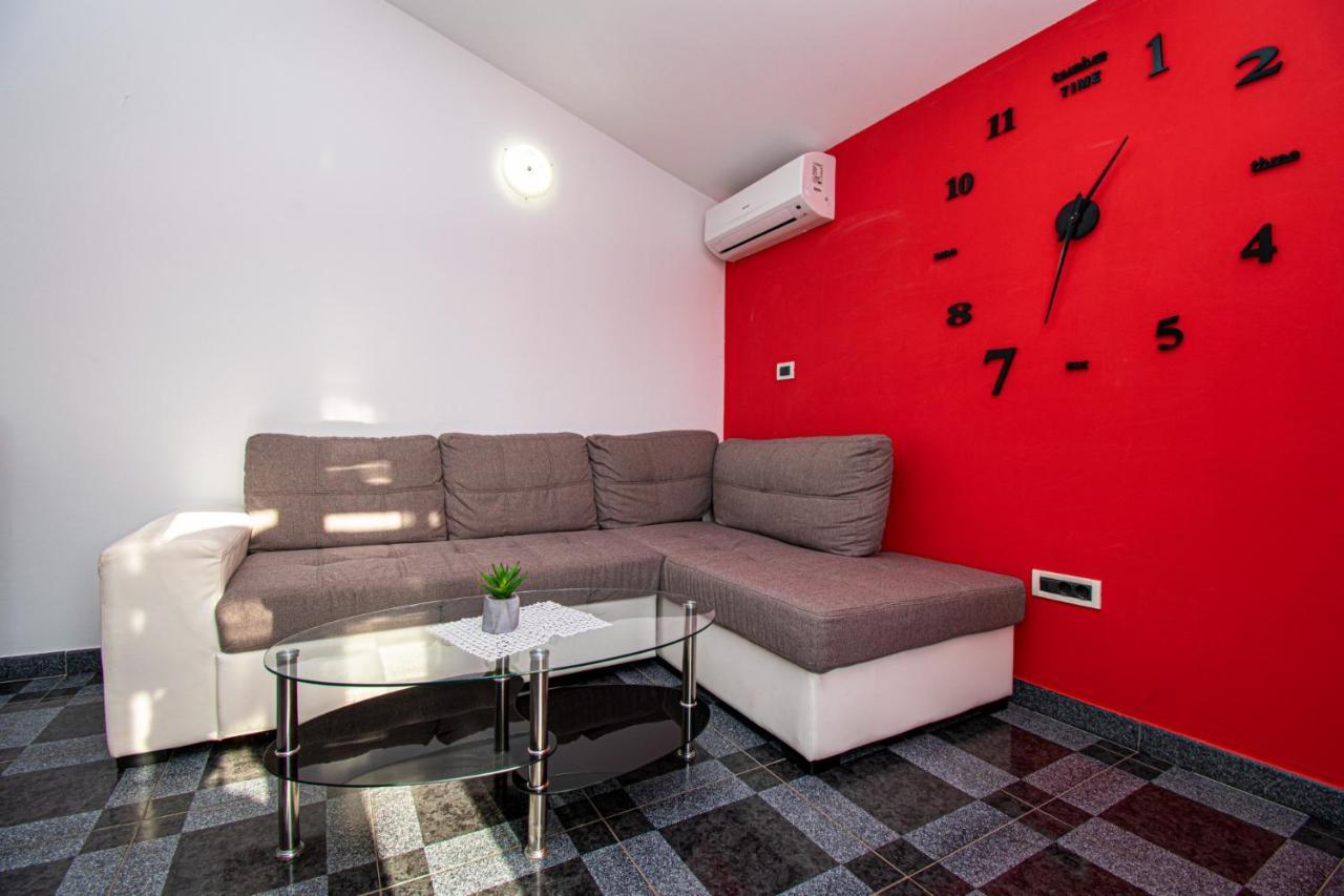 Apartments With Pool In Pula,Croatia Εξωτερικό φωτογραφία