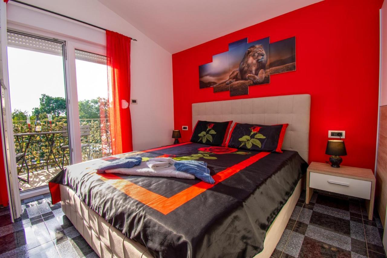 Apartments With Pool In Pula,Croatia Εξωτερικό φωτογραφία