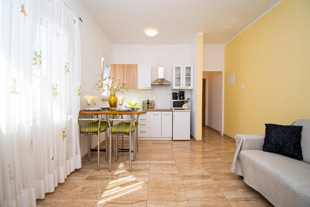 Apartments With Pool In Pula,Croatia Εξωτερικό φωτογραφία