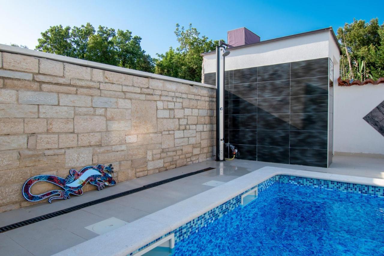Apartments With Pool In Pula,Croatia Εξωτερικό φωτογραφία