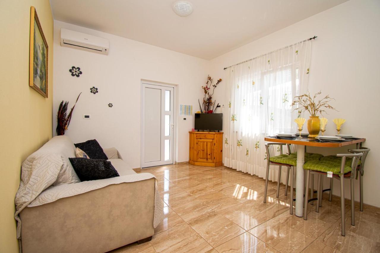 Apartments With Pool In Pula,Croatia Εξωτερικό φωτογραφία