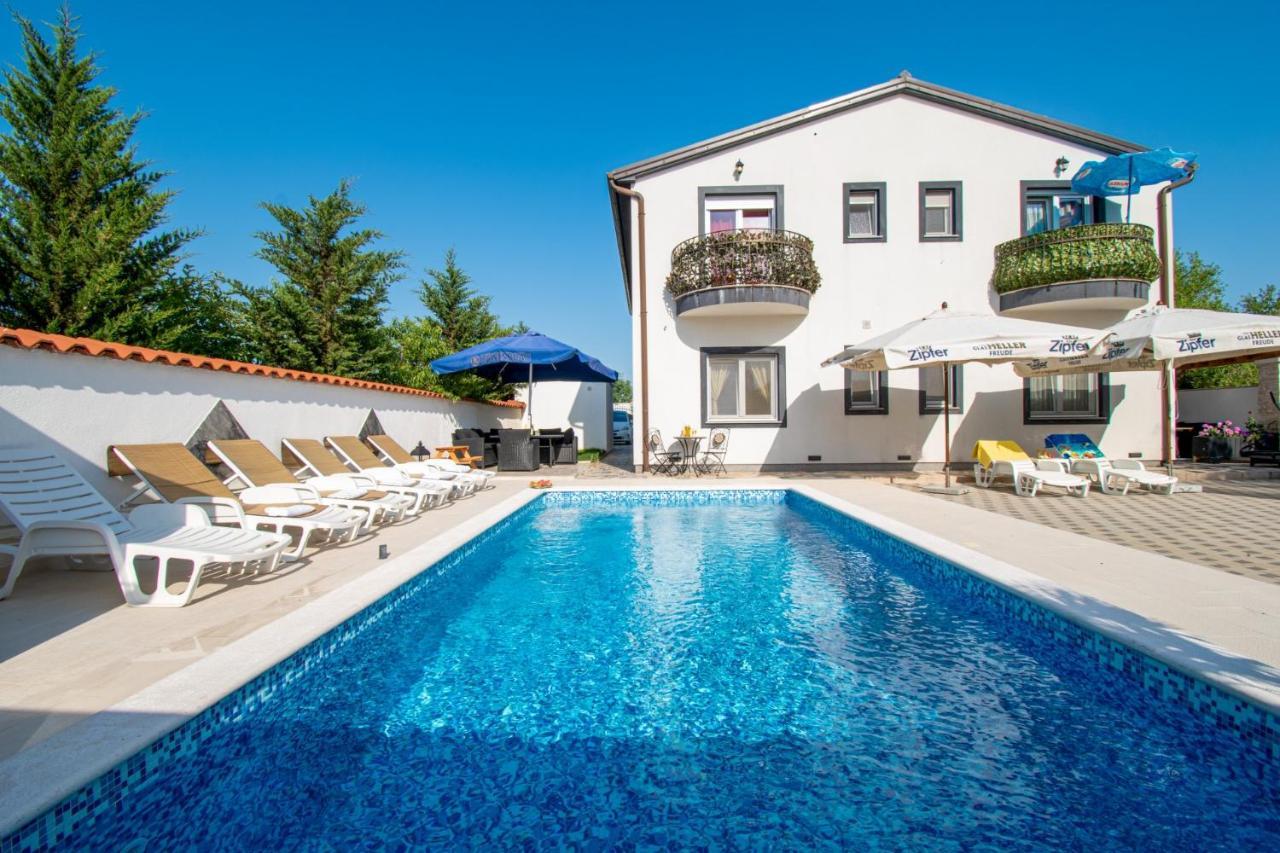 Apartments With Pool In Pula,Croatia Εξωτερικό φωτογραφία