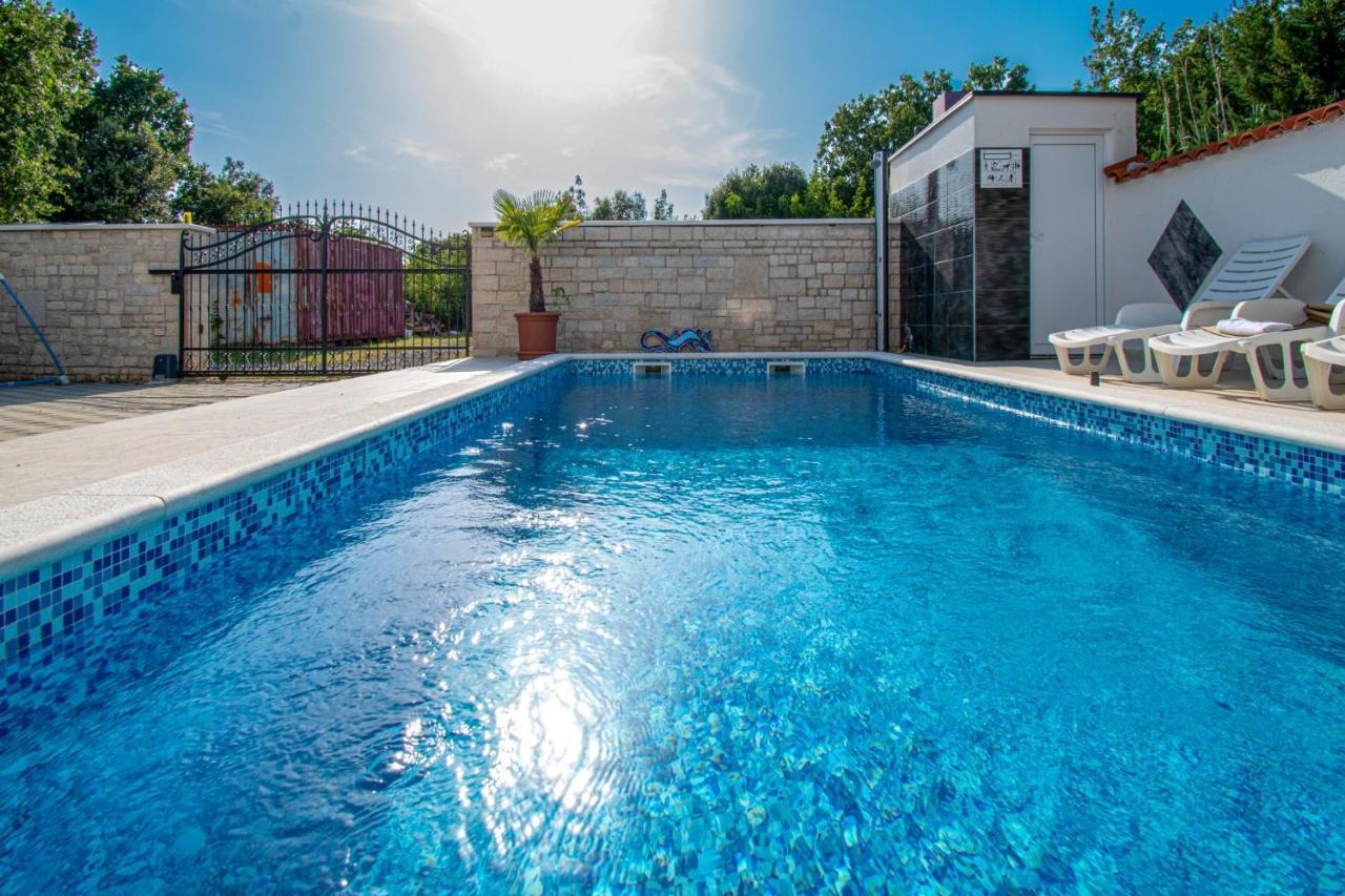 Apartments With Pool In Pula,Croatia Εξωτερικό φωτογραφία