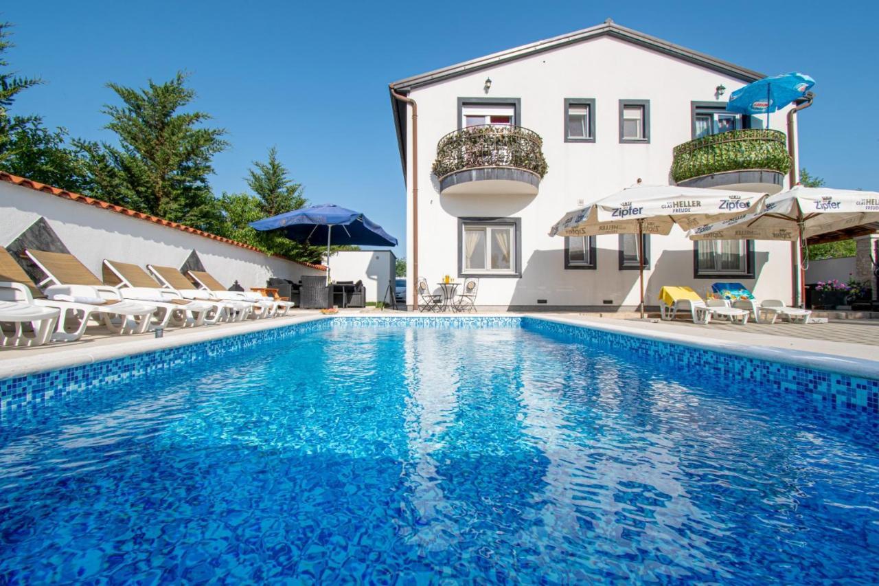 Apartments With Pool In Pula,Croatia Εξωτερικό φωτογραφία