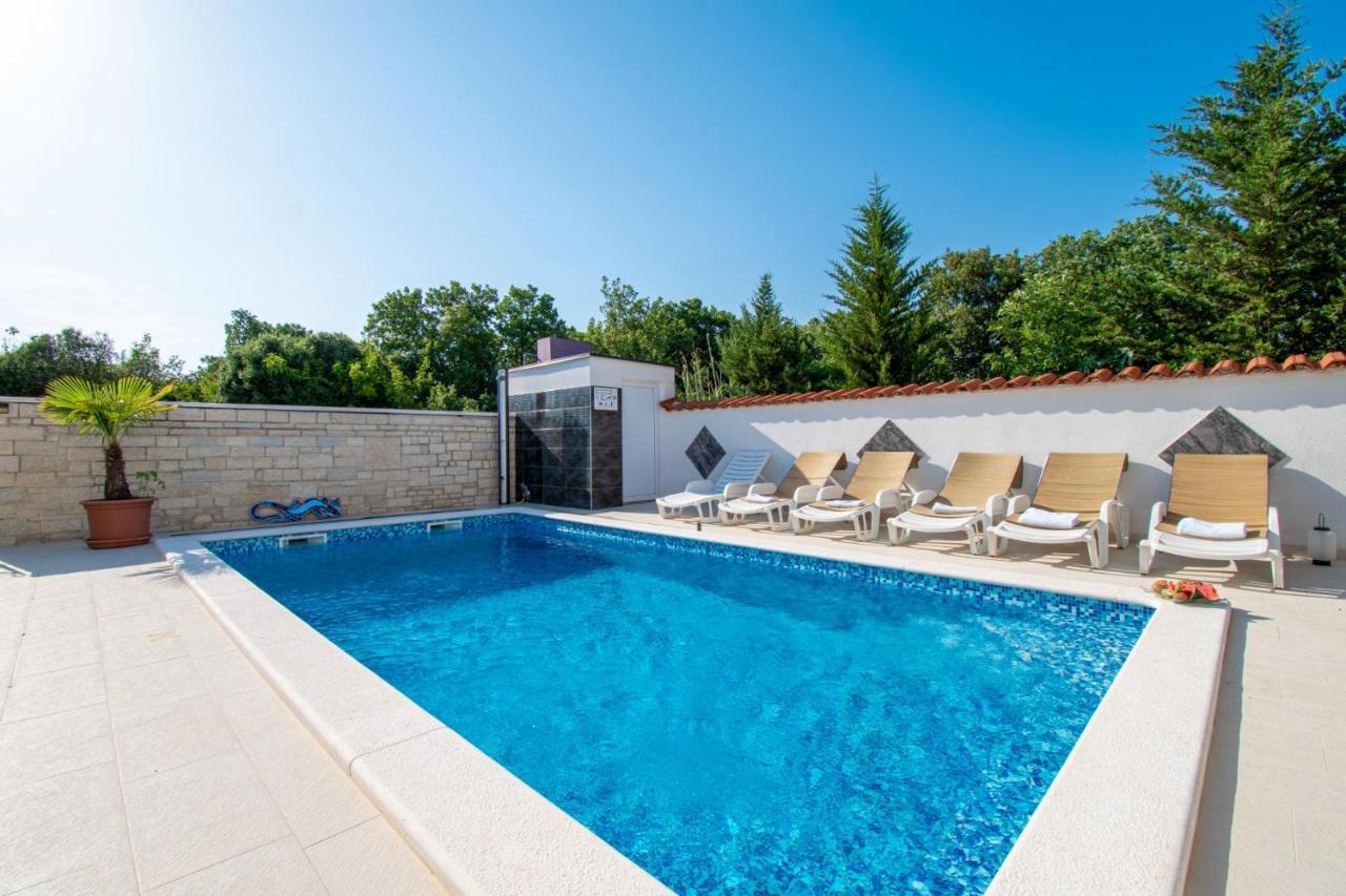 Apartments With Pool In Pula,Croatia Εξωτερικό φωτογραφία
