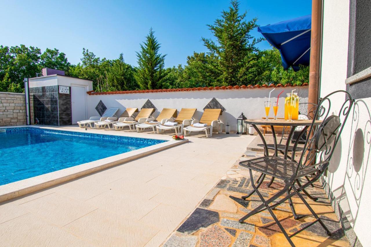Apartments With Pool In Pula,Croatia Εξωτερικό φωτογραφία
