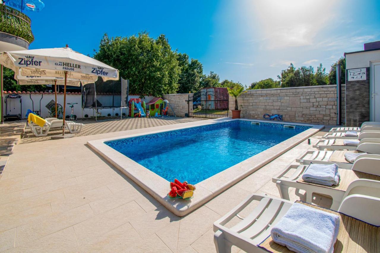 Apartments With Pool In Pula,Croatia Εξωτερικό φωτογραφία
