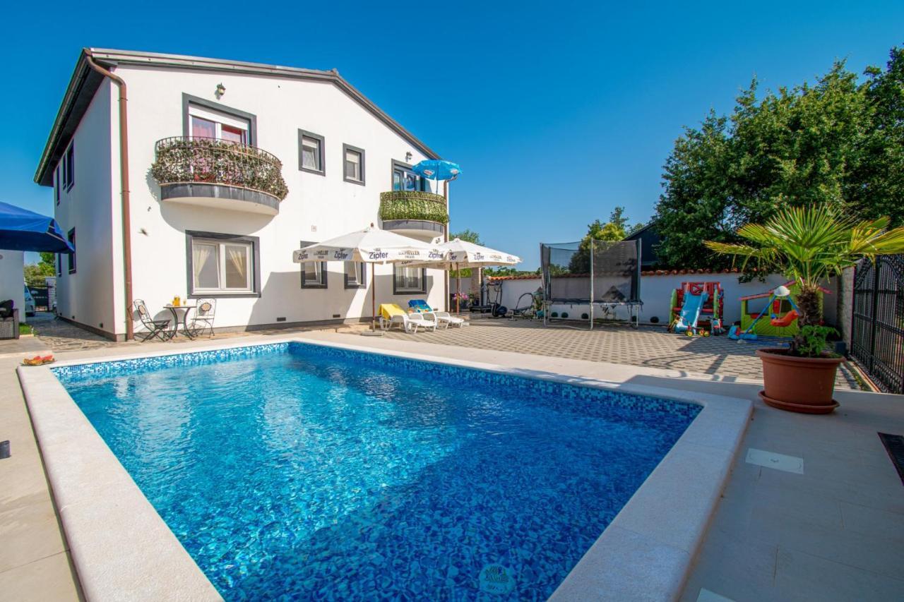 Apartments With Pool In Pula,Croatia Εξωτερικό φωτογραφία