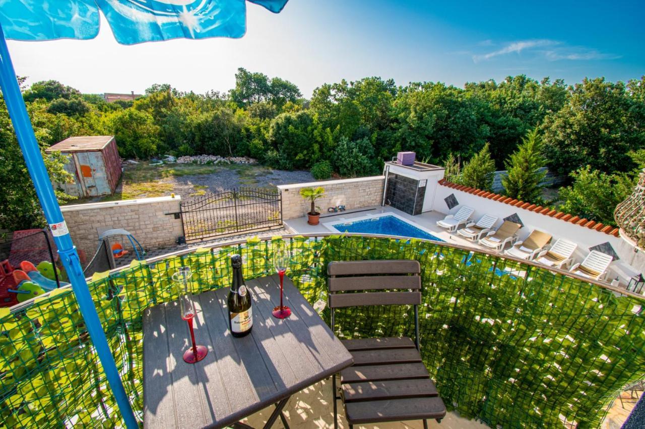 Apartments With Pool In Pula,Croatia Εξωτερικό φωτογραφία