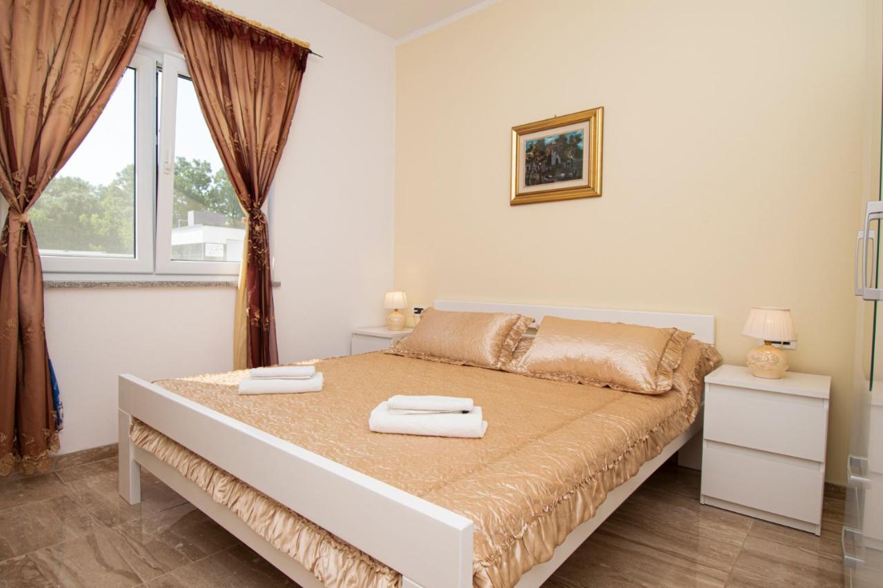 Apartments With Pool In Pula,Croatia Εξωτερικό φωτογραφία