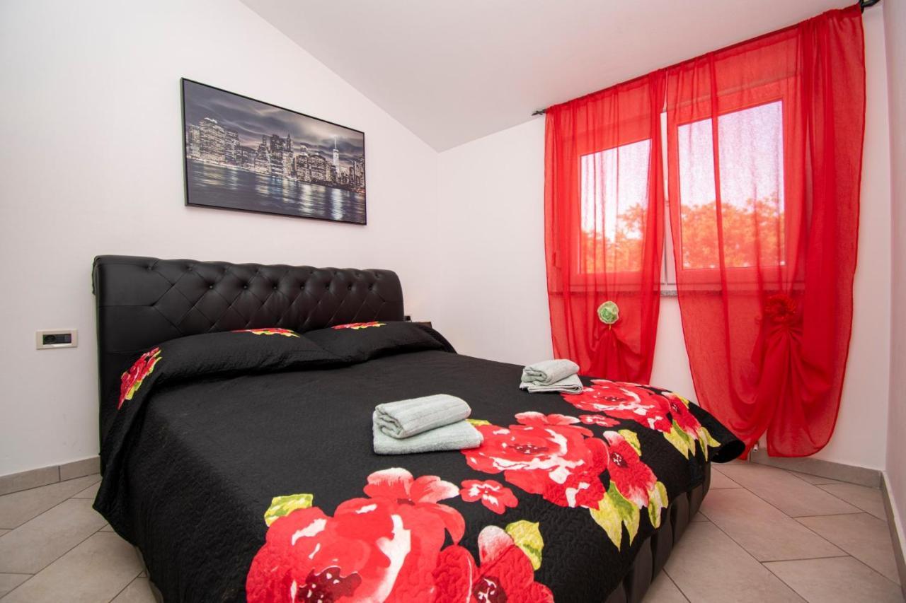 Apartments With Pool In Pula,Croatia Εξωτερικό φωτογραφία