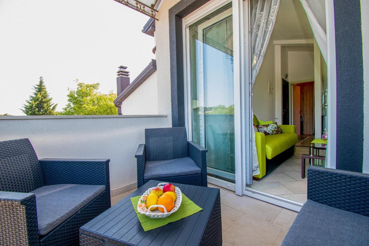 Apartments With Pool In Pula,Croatia Εξωτερικό φωτογραφία