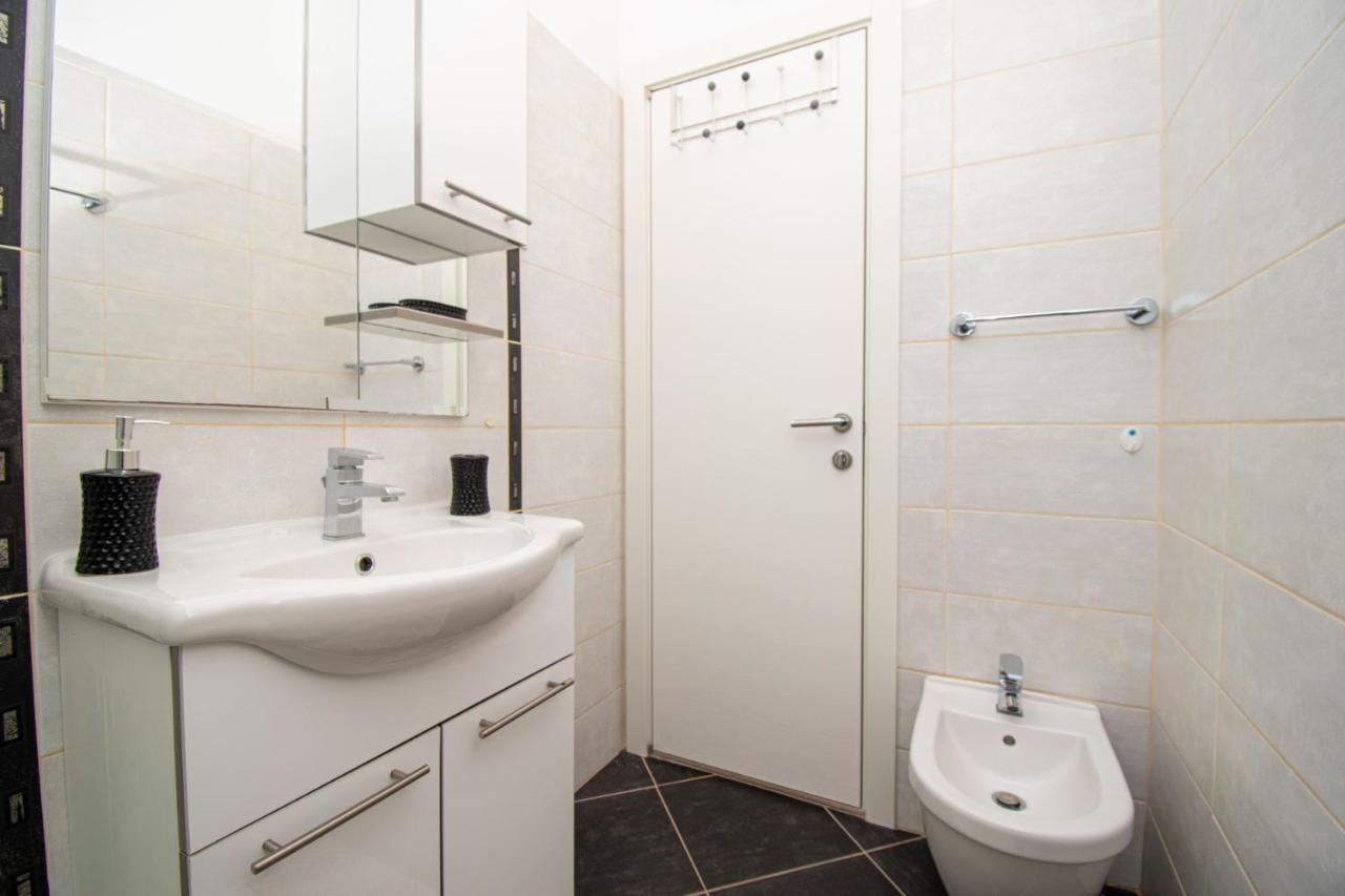 Apartments With Pool In Pula,Croatia Εξωτερικό φωτογραφία