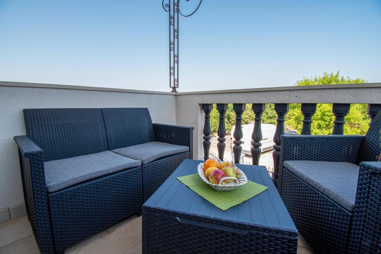 Apartments With Pool In Pula,Croatia Εξωτερικό φωτογραφία