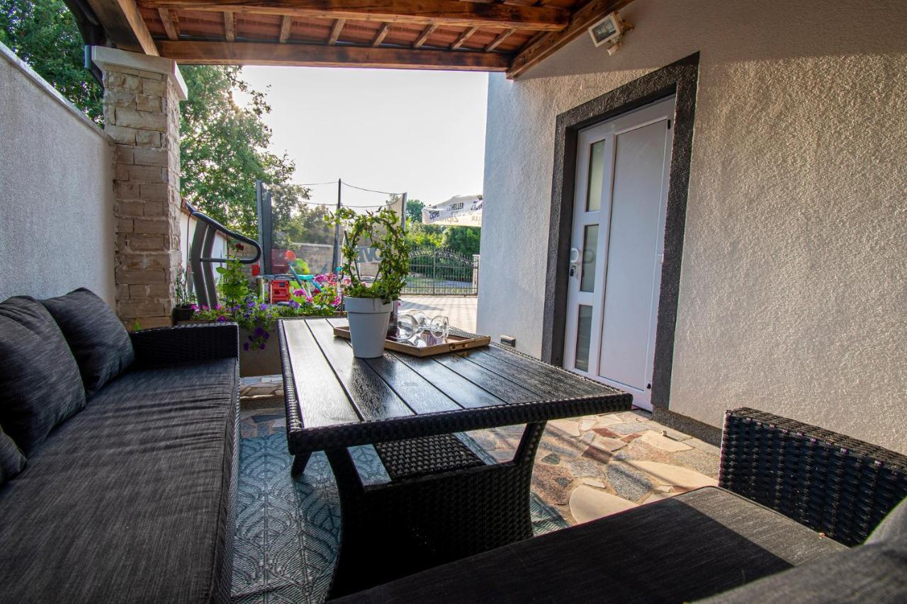 Apartments With Pool In Pula,Croatia Εξωτερικό φωτογραφία